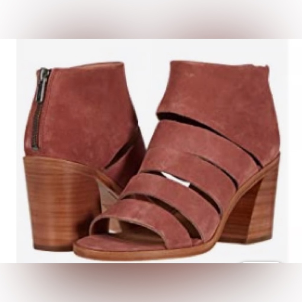NWT Frye Tash Cut Out Bootie NWT original packaging